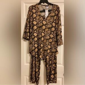 NWT Jordan Taylor Brown/Tan/Snake Skin Top & Bottoms Size Med Retail
$119.98